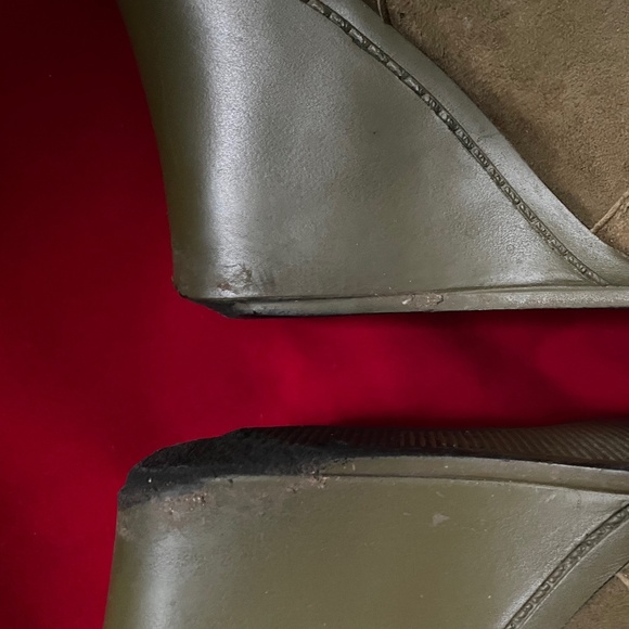 Vintage BCBG Mid-Calf Green Suede Wedge Boots With Zipper - Picture 10 of 15